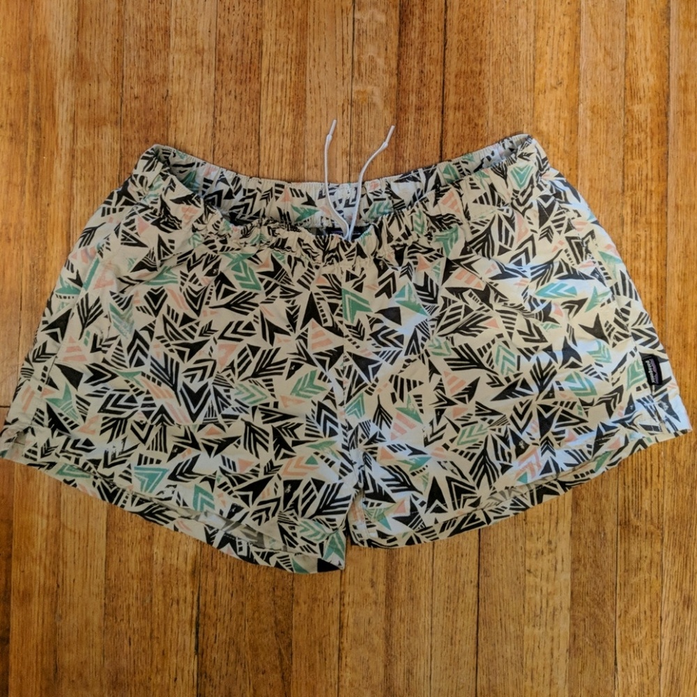 Patagonia "Barely baggies" 2.5" women shorts